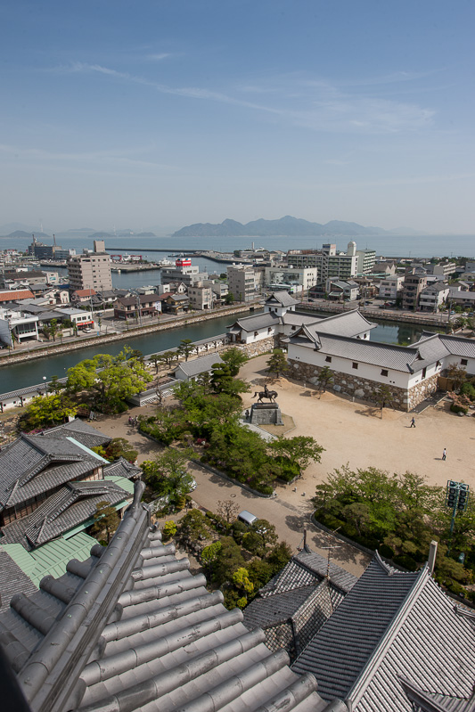 今治城から舟入と馬島と大島を望む