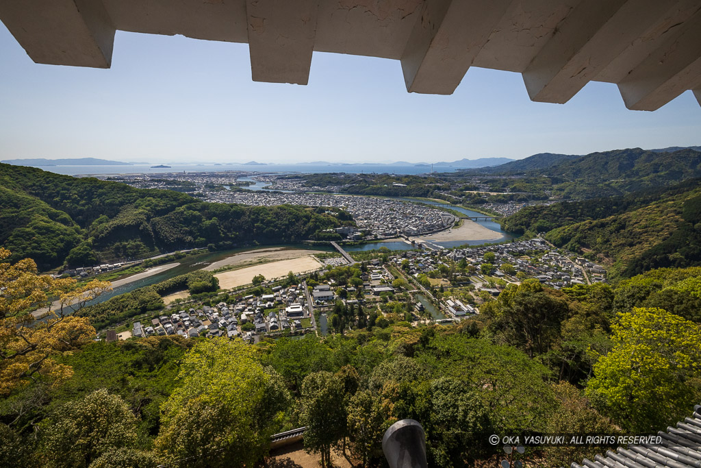 岩国城から御土居・錦川・城下・瀬戸内海を望む