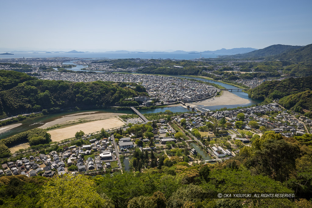 岩国城から御土居・錦川・城下・瀬戸内海を望む