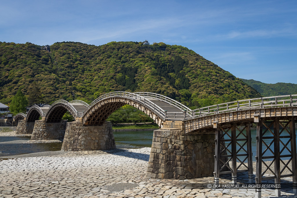 錦帯橋全景と岩国城