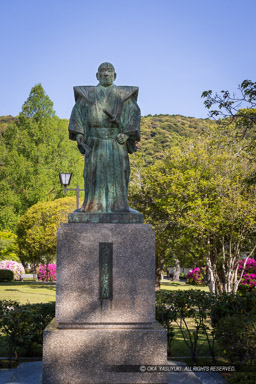 吉川広嘉銅像｜高解像度画像サイズ：5464 x 8192 pixels｜写真番号：344A3212｜撮影：Canon EOS R5