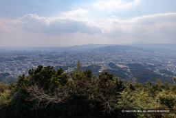 本丸から大宰府政庁跡 | 高解像度画像サイズ：8192 x 5464 pixels | 写真番号：6F1A2762 | 撮影：Canon EOS R5m2