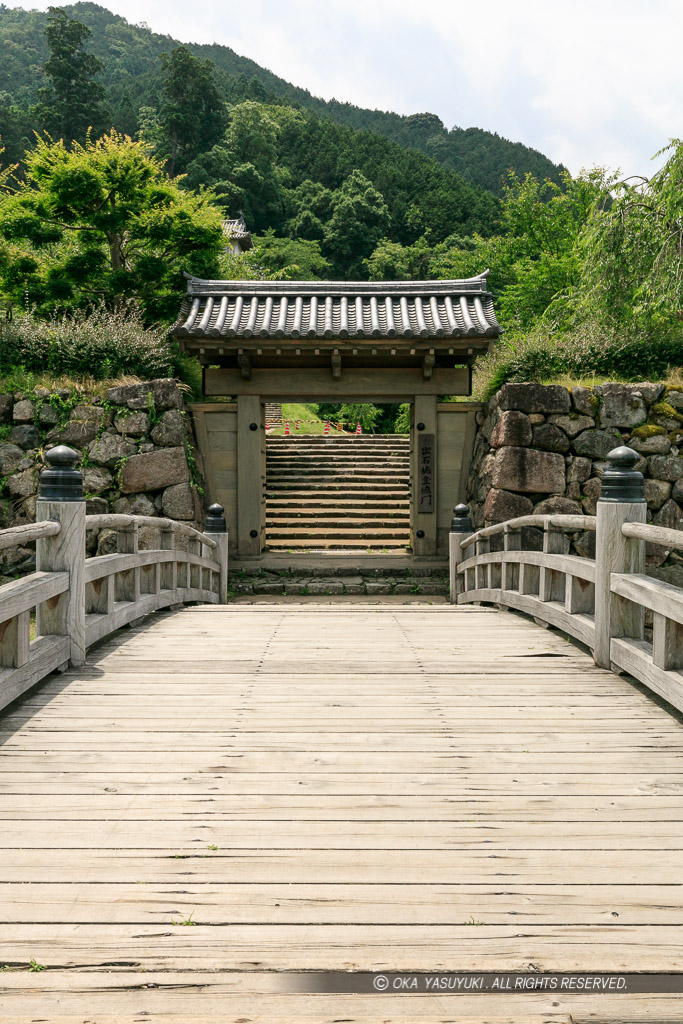 出石城登城門