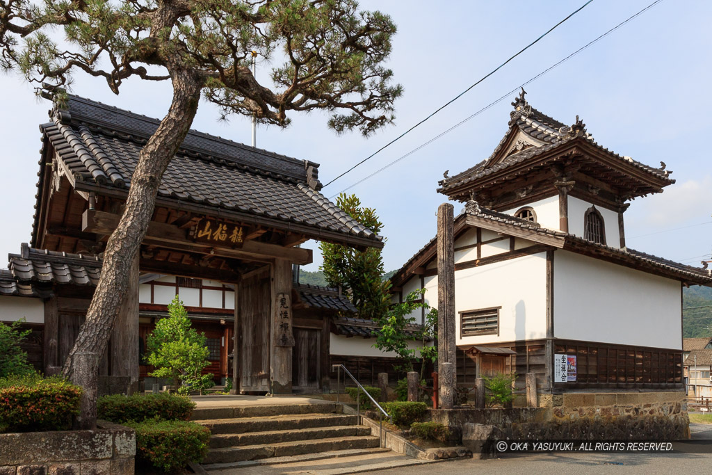 見性寺山門・望楼形鐘楼