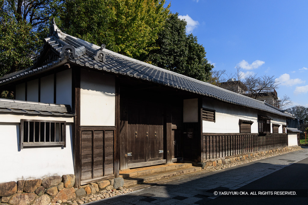 亀山藩石川家家老 加藤家 屋敷跡 長屋門および土蔵