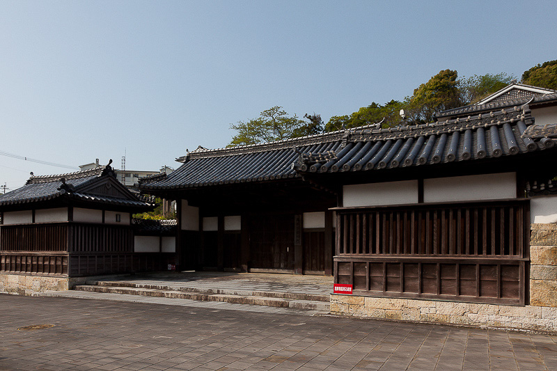 藩校日新館門