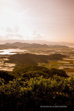 安土山全景｜高解像度画像サイズ：3633 x 5450 pixels｜写真番号：1P3J3738｜撮影：Canon EOS-1Ds Mark III