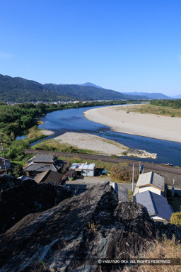 川島城 岩の鼻から望む吉野川 | 高解像度画像サイズ：5335 x 7999 pixels | 写真番号：6F1A0351 | 撮影：Canon EOS R5m2