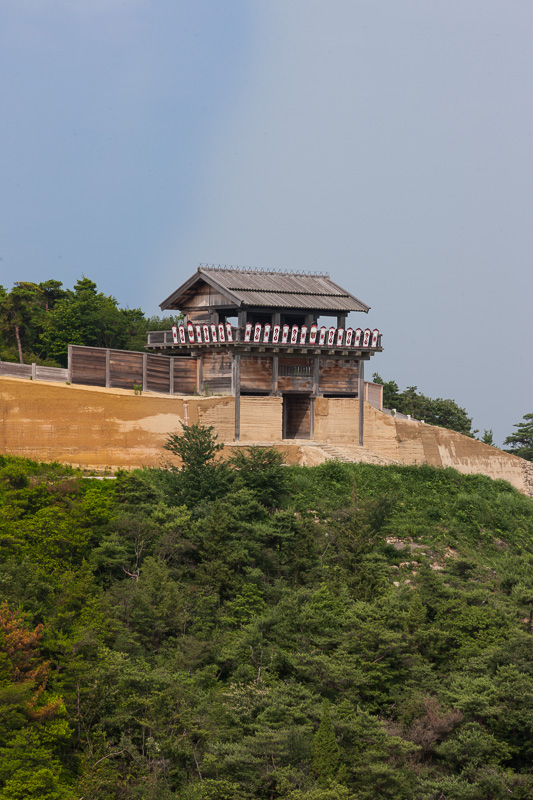 鬼ノ城学習展望台から西門