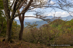霧山城鐘突堂跡から西を望む | 高解像度画像サイズ：6000 x 4000 pixels | 写真番号：IMG_0914 | 撮影：Canon EOS R10