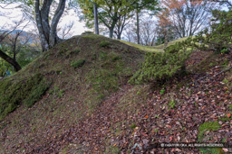 霧山城本丸跡虎口 | 高解像度画像サイズ:6000 x 4000 pixels | 写真番号:IMG_0956 | 撮影:Canon EOS R10