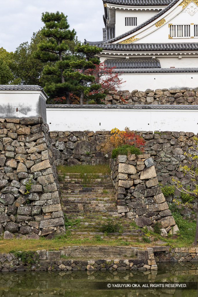 本丸東虎口と橋跡