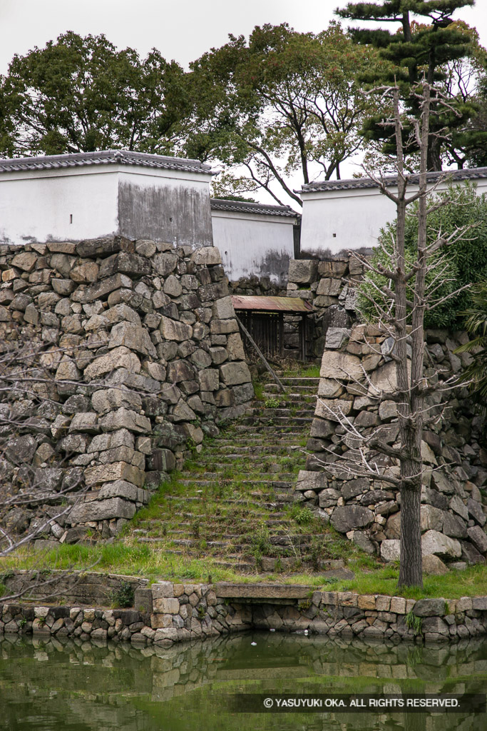 本丸東虎口と橋跡