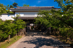 本丸櫓門・夏 | 高解像度画像サイズ：5505 x 3670 pixels | 写真番号：1P3J7199 | 撮影：Canon EOS-1Ds Mark III