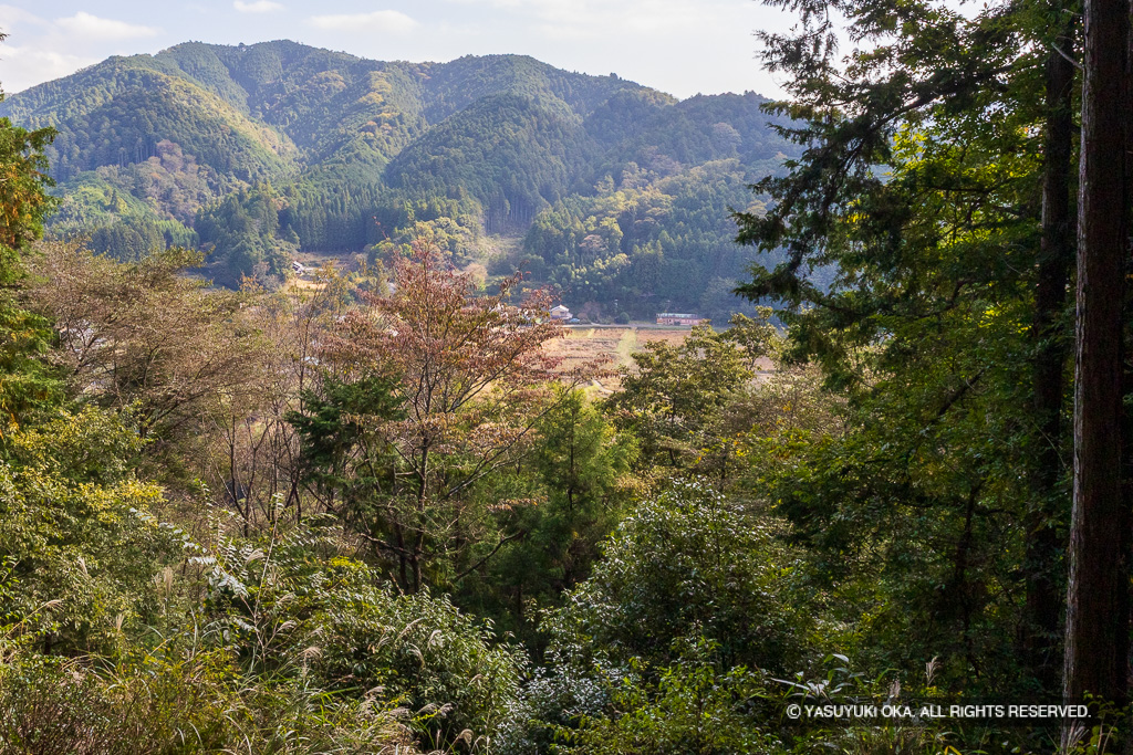 北畠氏館詰城跡から里を望む