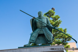 武蔵坊弁慶の銅像・紀伊田辺駅前 | 高解像度画像サイズ：7784 x 5192 pixels | 写真番号：6F1A9845 | 撮影：Canon EOS R5m2