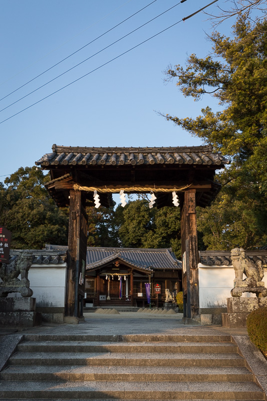 小泉城・移築城門・小泉神社