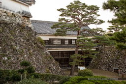 本丸と二ノ丸の堀切にある詰門|高解像度画像サイズ:5184 x 3456 pixels|写真番号:1DXL8276|撮影:Canon EOS-1D X