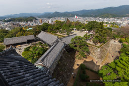 天守より二の丸を望む・本丸西多聞櫓・東多聞櫓・北多聞櫓・廊下橋・二ノ丸｜高解像度画像サイズ：5058 x 3372 pixels｜写真番号：1DXL8804｜撮影：Canon EOS-1D X