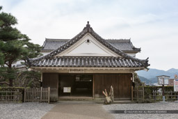 廊下橋二ノ丸側の入口・廊下橋門｜高解像度画像サイズ：5147 x 3431 pixels｜写真番号：1DXL8840｜撮影：Canon EOS-1D X