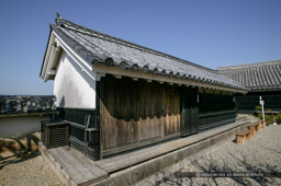 西多聞櫓・本丸側は下見板張|高解像度画像サイズ:4064 x 2704 pixels|写真番号:53BS8835|撮影:Canon EOS-1DS