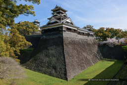 宇土櫓・天守・空堀｜高解像度画像サイズ：5616 x 3744 pixels｜写真番号：1P3J1818｜撮影：Canon EOS-1Ds Mark III