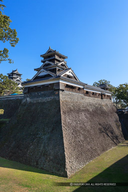 宇土櫓・天守｜高解像度画像サイズ：3321 x 4982 pixels｜写真番号：VJ7Z1025｜撮影：Canon EOS-1Ds Mark II