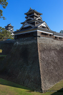 宇土櫓・天守｜高解像度画像サイズ：3285 x 4928 pixels｜写真番号：VJ7Z1042｜撮影：Canon EOS-1Ds Mark II