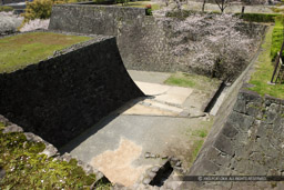 西竹の丸脇五階櫓跡（独立櫓跡）・東竹の丸方面への通路｜高解像度画像サイズ：5616 x 3744 pixels｜写真番号：1P3J1650｜撮影：Canon EOS-1Ds Mark III