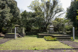 熊本藩主七代細川宗孝・八代重賢の墓（熊本・妙解寺跡）｜高解像度画像サイズ：5284 x 3523 pixels｜写真番号：1P3J1743｜撮影：Canon EOS-1Ds Mark III