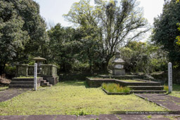 熊本藩主七代細川宗孝・八代重賢の墓（熊本・妙解寺跡）｜高解像度画像サイズ：5284 x 3523 pixels｜写真番号：1P3J1743｜撮影：Canon EOS-1Ds Mark III