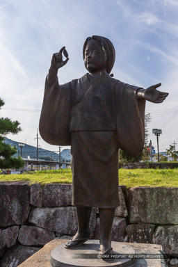 春日局・お福の銅像｜高解像度画像サイズ：3417 x 5126 pixels｜写真番号：IMG_1588｜撮影：Canon EOS 6D