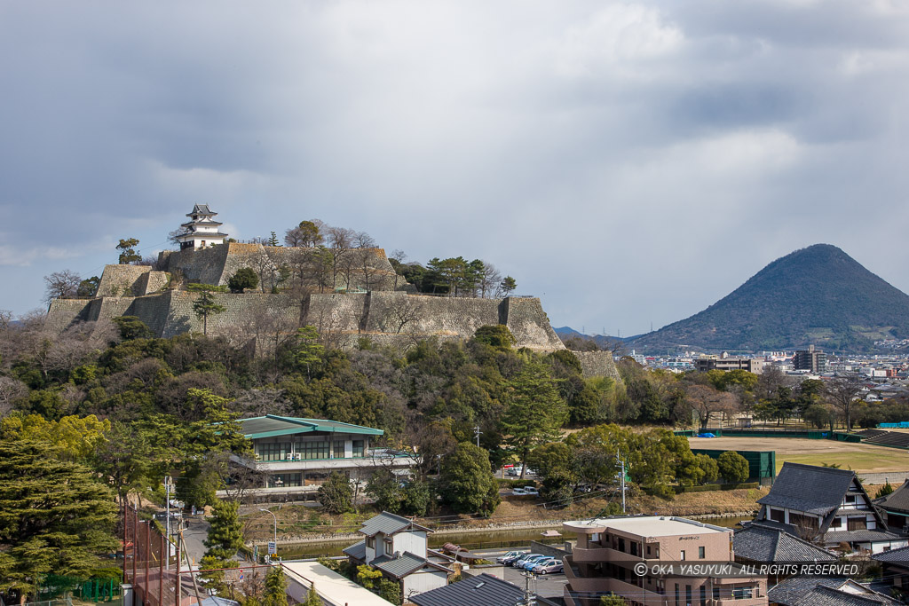 丸亀城と讃岐富士