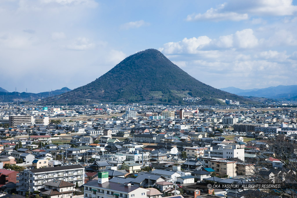 丸亀城から見る讃岐富士