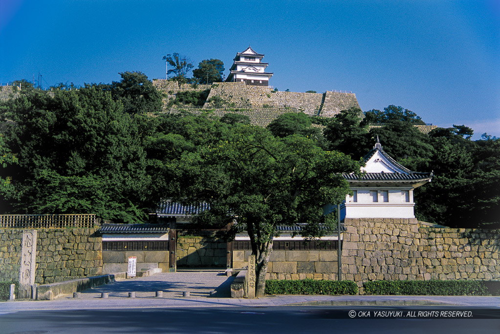 大手二の門・大手一の門・丸亀城天守