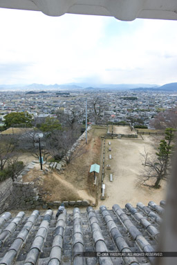 天守より東を望む|高解像度画像サイズ:3744 x 5616 pixels|写真番号:1P3J0738|撮影:Canon EOS-1Ds Mark III