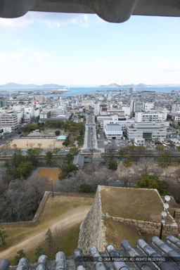 天守より西・瀬戸内海を望む|高解像度画像サイズ:3736 x 5604 pixels|写真番号:1P3J0742|撮影:Canon EOS-1Ds Mark III