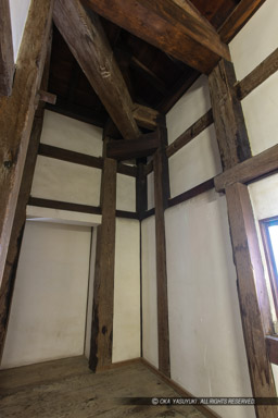 天守1階・石落とし|高解像度画像サイズ:3711 x 5566 pixels|写真番号:1P3J0751|撮影:Canon EOS-1Ds Mark III