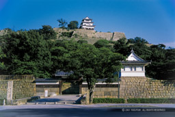 大手二の門・大手一の門・丸亀城天守｜高解像度画像サイズ：6998 x 4677 pixels｜写真番号：Positive_film15｜撮影：