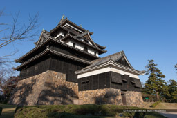 松江城天守閣｜高解像度画像サイズ：5616 x 3744 pixels｜写真番号：1P3J1726｜撮影：Canon EOS-1Ds Mark III