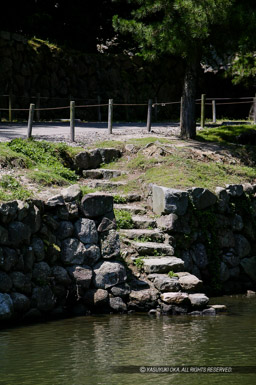 脇虎口ノ門跡・石段遺構｜高解像度画像サイズ：2704 x 4064 pixels｜写真番号：100-5703S53B｜撮影：Canon EOS-1DS