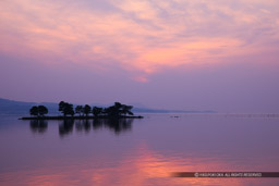 宍道湖の夕暮れ・嫁ケ島（堀尾忠晴建立・竹生島神社）｜高解像度画像サイズ：5218 x 3479 pixels｜写真番号：1P3J2426｜撮影：Canon EOS-1Ds Mark III