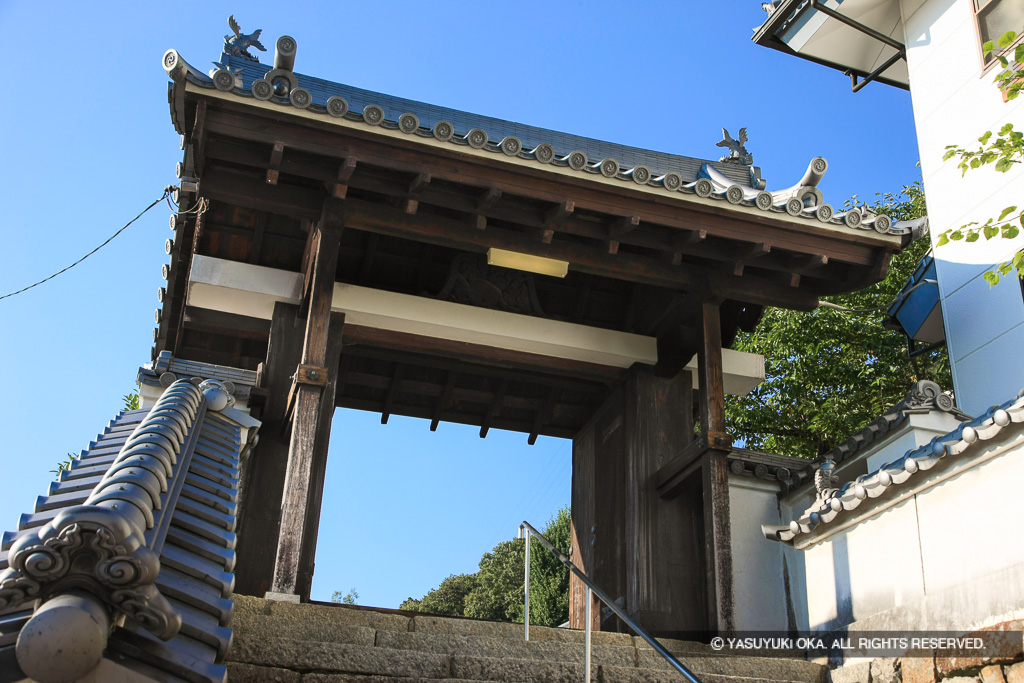 新高山城・三原城奉行所の移築城門・極楽寺山門