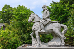 別所長治石像 | 高解像度画像サイズ：5616 x 3744 pixels | 写真番号：1P3J6378 | 撮影：Canon EOS-1Ds Mark III