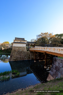 御成橋と水堀と水堀 | 高解像度画像サイズ：5464 x 8192 pixels | 写真番号：6F1A4879 | 撮影：Canon EOS R5m2
