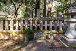 吉川元春の墓 | 高解像度画像サイズ：7320 x 4883 pixels | 写真番号：6F1A4146 | 撮影：Canon EOS R5m2