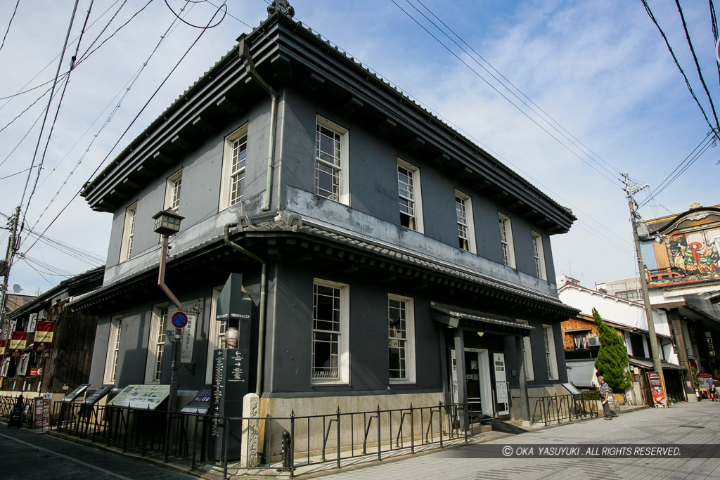 黒壁ガラス館