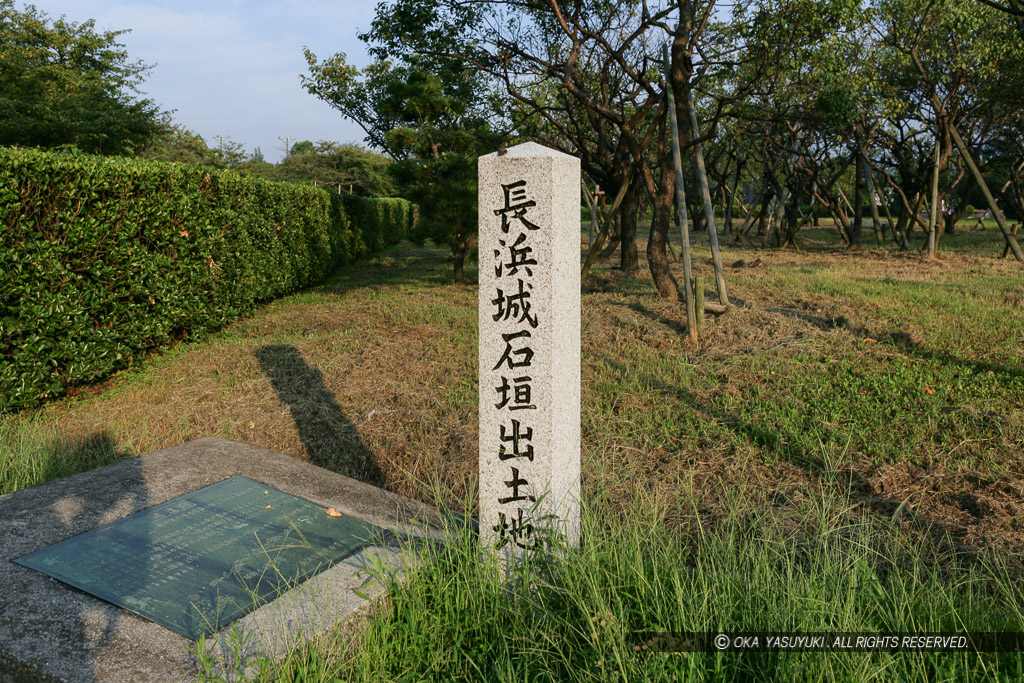 長浜城石垣出土地石碑