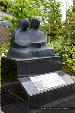 山内一豊屋敷跡に建つ一豊と千代の銅像|高解像度画像サイズ:3541 x 5312 pixels|写真番号:1P3J6145|撮影:Canon EOS-1Ds Mark III