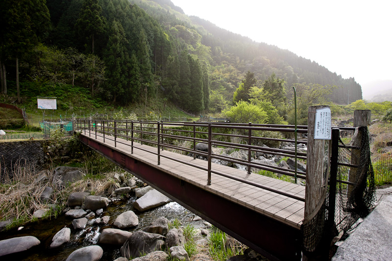 津民川にかかる登山道用の橋